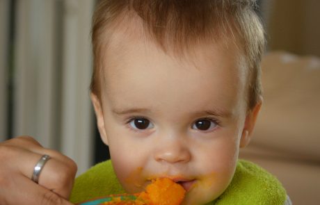 זהירות! 95 אחוזים ממוצרי המזון לתינוקות כוללים מתכות רעילות